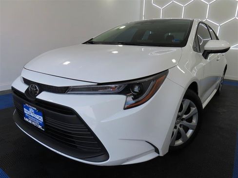 Used 2026 Toyota Corolla LE FWD image 1