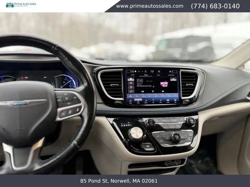 Used 2021 Chrysler Pacifica Touring-L FWD image 20