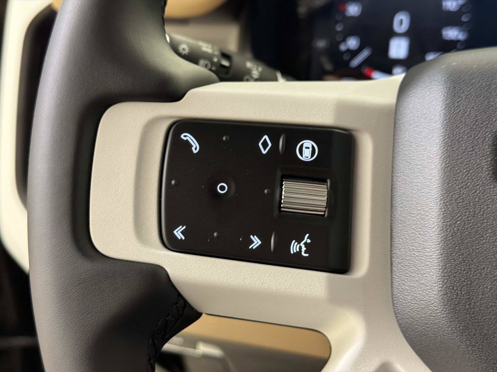 New 2026 Land Rover Defender 110 X-Dynamic SE AWD/4WD image 30
