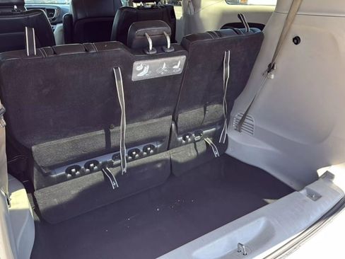 Used 2020 Chrysler Voyager Lxi image 10