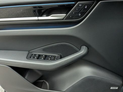 New 2025 Porsche Macan 4 Electric AWD/4WD image 13