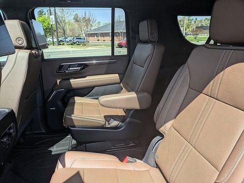 New 2026 Chevrolet Suburban High Country AWD/4WD image 24