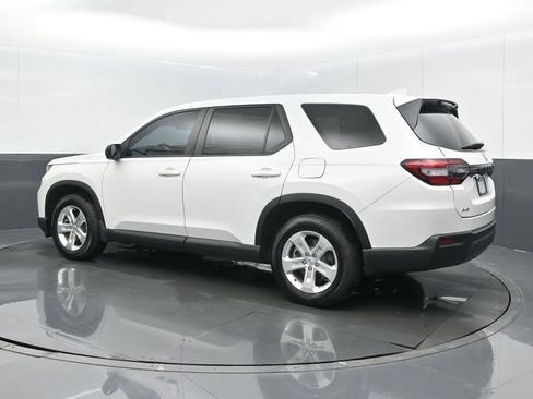 Used 2024 Honda Pilot LX image 16