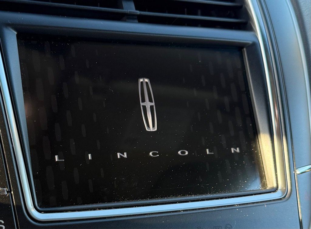 Used 2017 Lincoln MKX Select w/ Select Plus Package FWD image 12