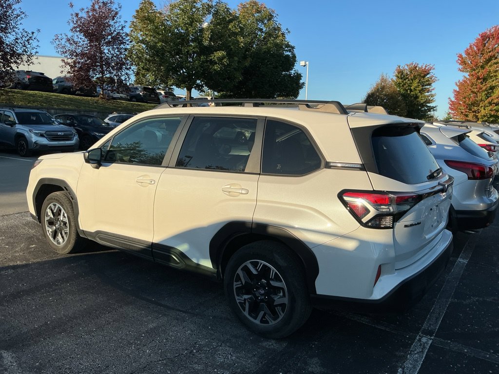Used 2025 Subaru Forester Premium AWD/4WD image 4