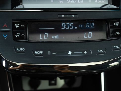 Used 2018 Toyota Avalon XLE Plus image 10