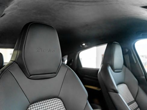 Certified 2026 Porsche Cayenne Turbo AWD/4WD image 30