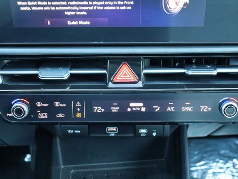 Used 2023 Kia Niro SX image 40