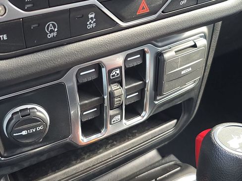 Used 2024 Jeep Wrangler Sahara w/ Safety Group image 28