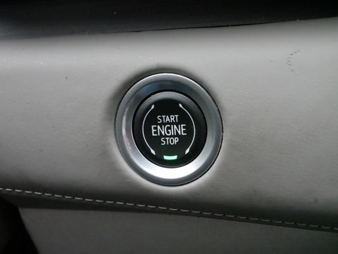 Certified 2023 Cadillac Escalade ESV Sport Platinum image 29