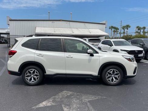 Used 2021 Subaru Forester Premium AWD/4WD image 3