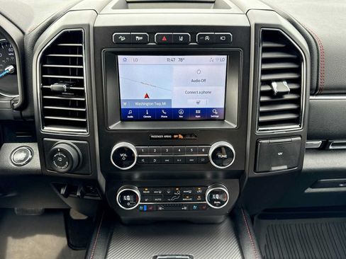 Used 2020 Ford Expedition Limited w/ Equipment Group 303A AWD/4WD image 29