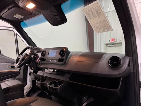 Used 2023 Mercedes-Benz Sprinter 2500 w/ Acoustic Package image 11