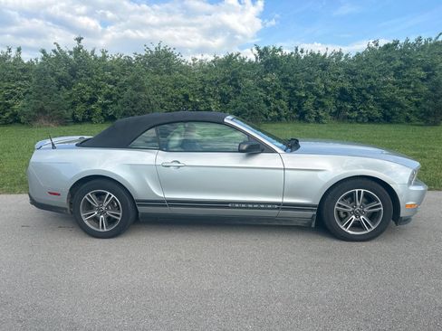 Used 2010 Ford Mustang Premium image 12
