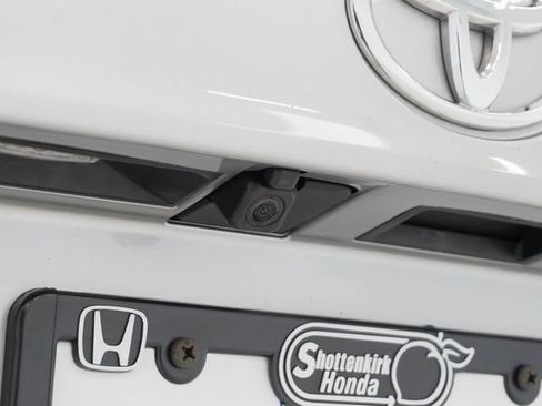 Used 2023 Toyota Highlander LE FWD image 12