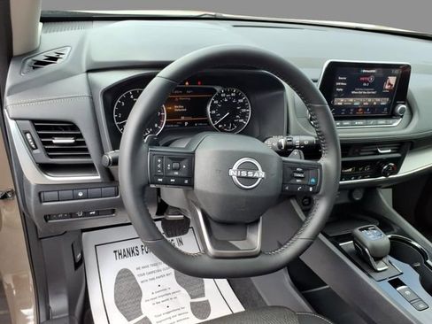 Used 2025 Nissan Rogue SV image 21