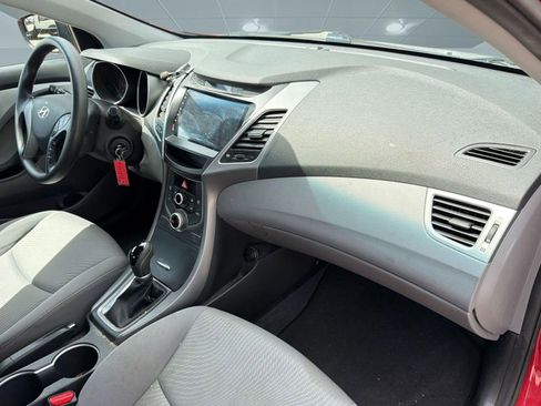 Used 2015 Hyundai Elantra SE image 23