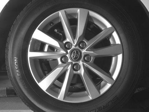 Used 2025 Toyota Camry LE image 12