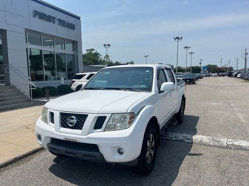 Used 2011 Nissan Frontier PRO-4X AWD/4WD image 7