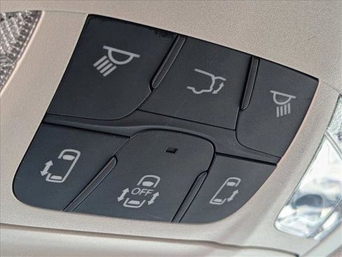 Used 2022 Chrysler Pacifica Touring-L FWD image 14
