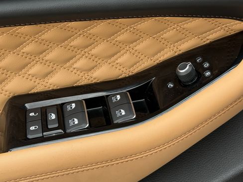 Used 2022 Jeep Grand Cherokee Summit w/ Luxury Tech Group V image 26