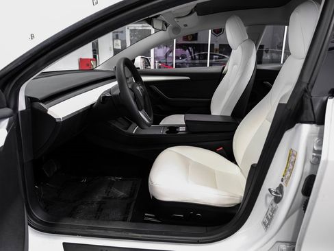 Used 2023 Tesla Model 3 Standard Range image 4