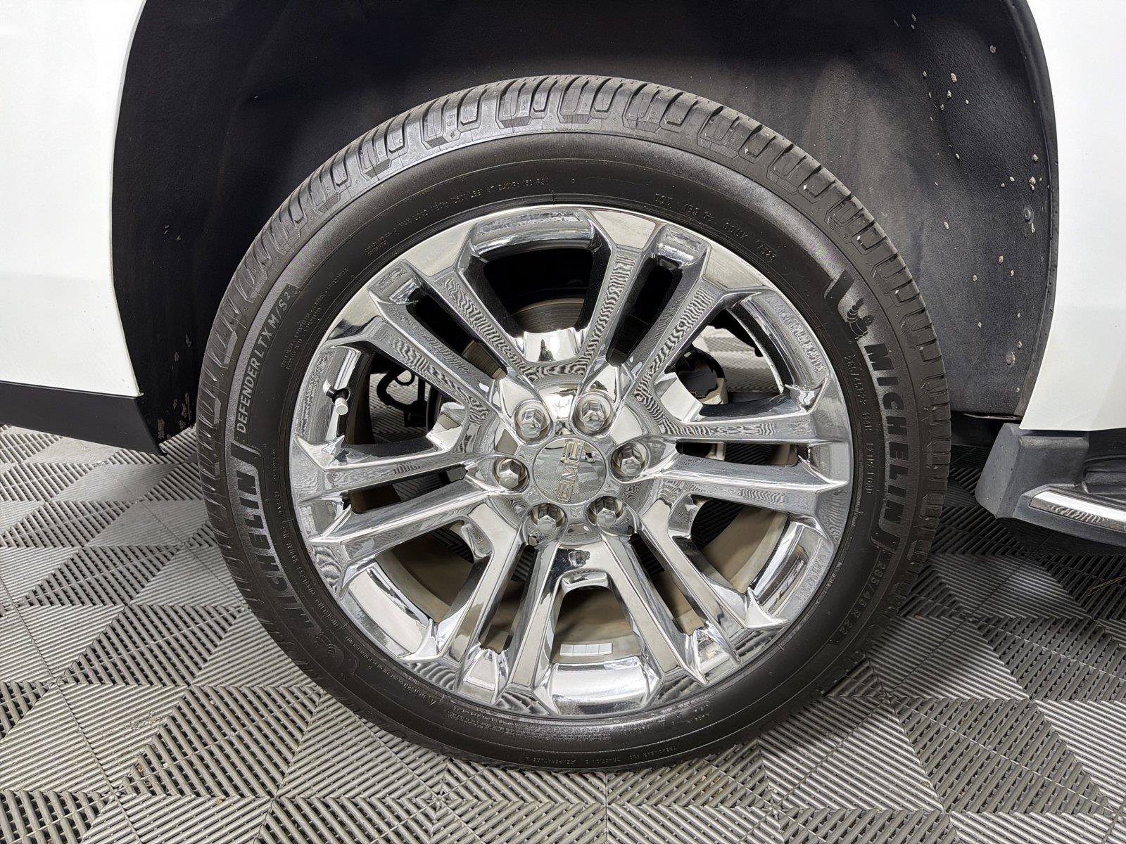 Used 2017 GMC Yukon SLT w/ Premium Edition RWD image 16