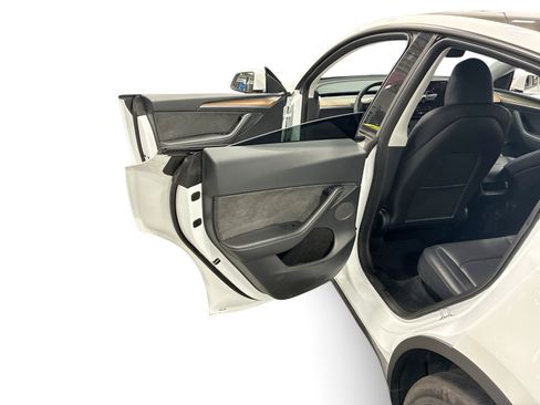 Certified 2023 Tesla Model Y Long Range AWD/4WD image 10