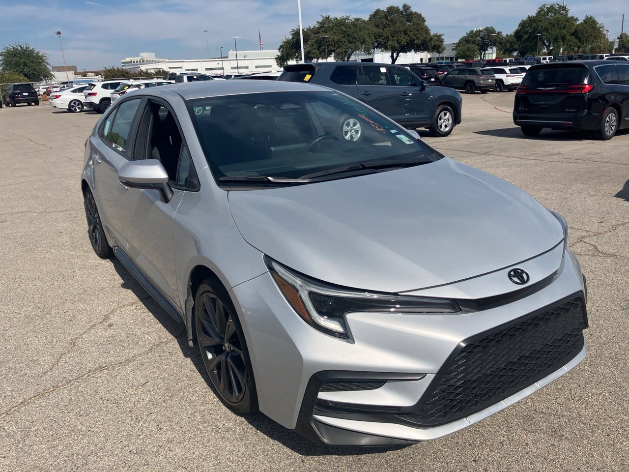 Used 2024 Toyota Corolla SE FWD image 3