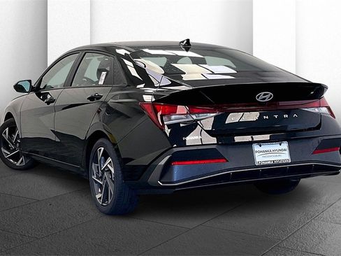 Used 2025 Hyundai Elantra Sport image 8