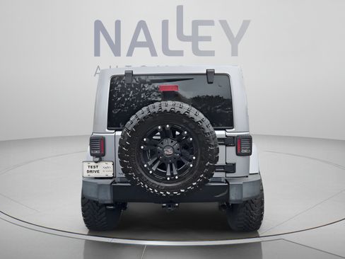 Used 2017 Jeep Wrangler Unlimited Sahara AWD/4WD image 4