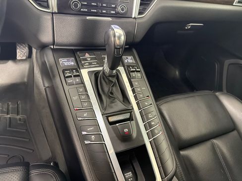 Used 2018 Porsche Macan S w/ Premium Package AWD/4WD image 17