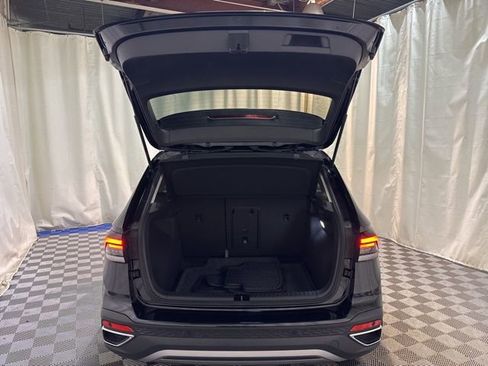 Certified 2025 Volkswagen Taos SE w/ Panoramic Sunroof Package image 37