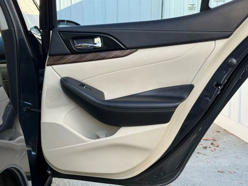 Used 2016 Nissan Maxima Platinum image 16