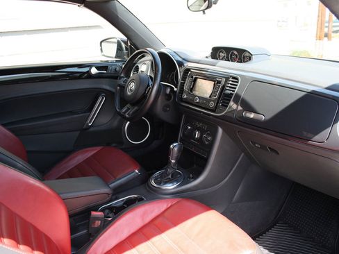 Used 2014 Volkswagen Beetle R-Line image 18