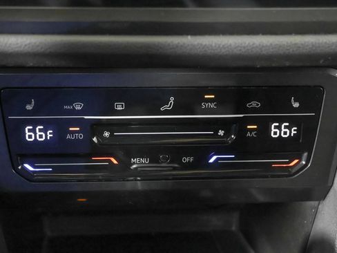 Used 2023 Volkswagen Tiguan SE AWD/4WD image 31