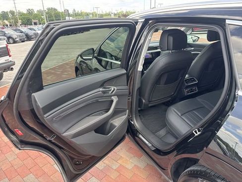 Used 2021 Audi e-tron Premium w/ Towing Package AWD/4WD image 26