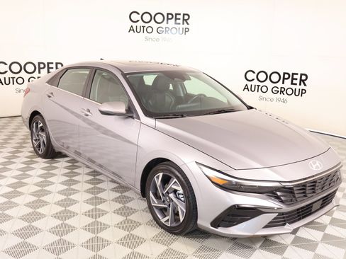 Certified 2025 Hyundai Elantra Limited FWD image 1