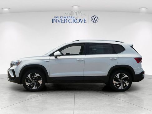 Certified 2023 Volkswagen Taos SE w/ Panoramic Sunroof Package AWD/4WD image 4