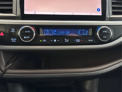 Used 2019 Toyota Highlander XLE AWD/4WD image 37