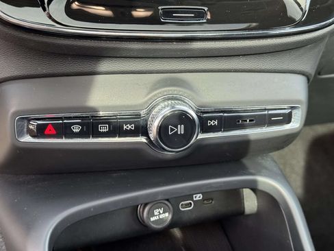 Certified 2023 Volvo XC40 B5 Plus w/ Driver Assist Package AWD/4WD image 30