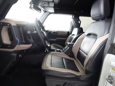 Used 2023 Ford Bronco Wildtrak AWD/4WD image 14