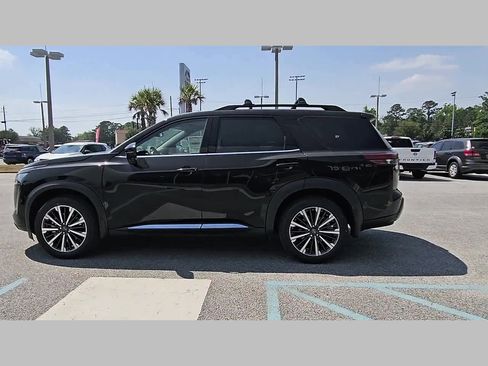 New 2026 Nissan Pathfinder Platinum FWD image 27