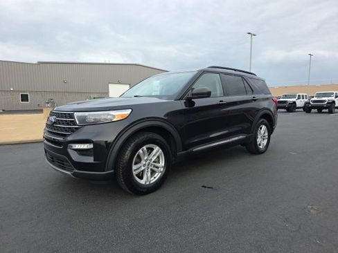 Used 2021 Ford Explorer XLT w/ Equipment Group 202A AWD/4WD image 2