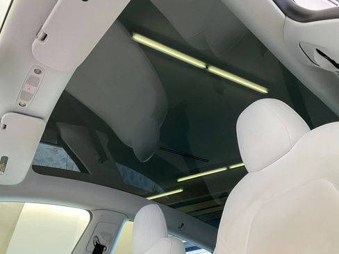 Used 2021 Tesla Model Y Long Range image 20