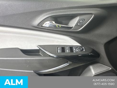 Used 2025 Chevrolet Trax LT FWD image 13