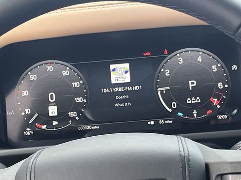 New 2025 Land Rover Defender 90 V8 image 18