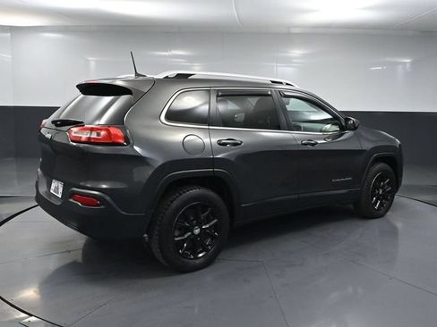 Used 2016 Jeep Cherokee Latitude w/ North All-Season Group AWD/4WD image 4