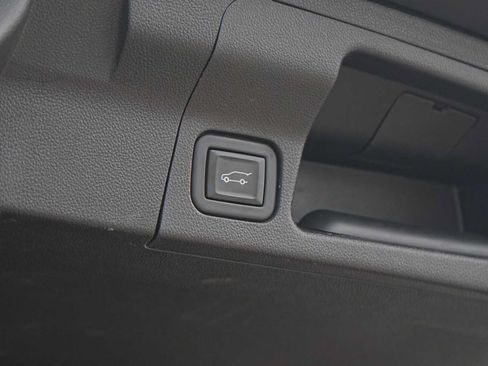 Used 2023 GMC Acadia SLT FWD image 26
