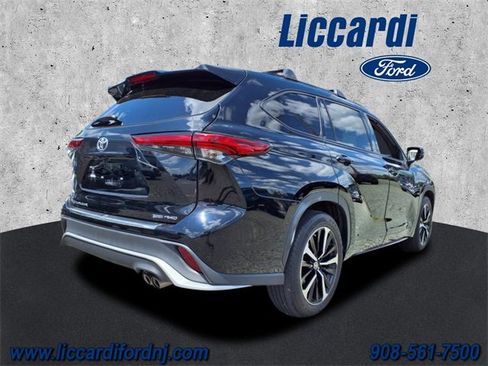 Used 2022 Toyota Highlander XSE image 2